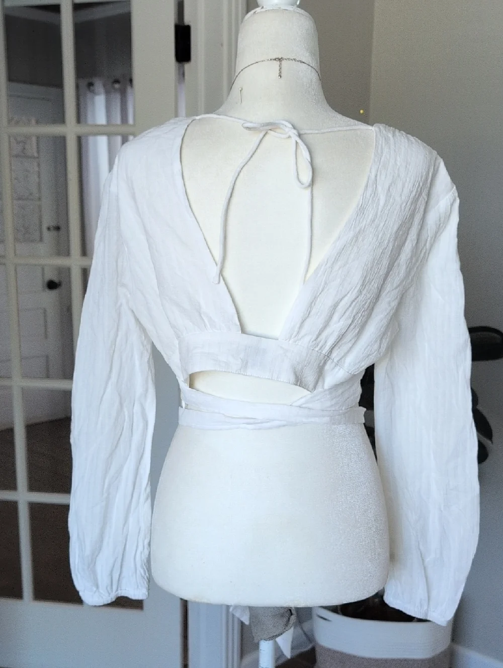 Princess Polly White Low Plunge Long-Sleeve Wrap Tie Crop Top Size 8 - Picture 4 of 6